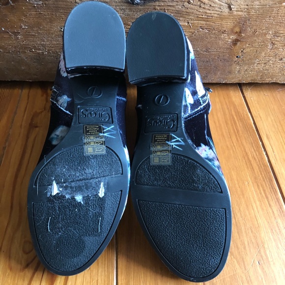 Sam Edelman | Floral Velour Booties - Picture 8 of 9